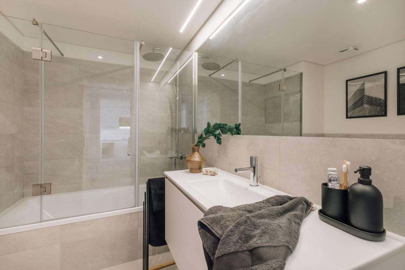 Areosa - 1 Bedroom In Parque Nacoes Apartment Lissabon